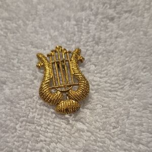 Elegant Gold Harp Brooch